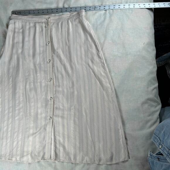 H&M Womens Sz 10 skirt cream drapey satin button front skirt Office Event Basic - Picture 7 of 7